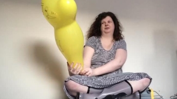 Ari Cat Wellies Yellow Balloon POP