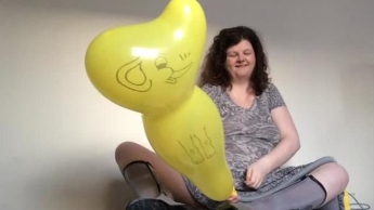 Ari Cat Wellies Yellow Elephant Balloon 4
