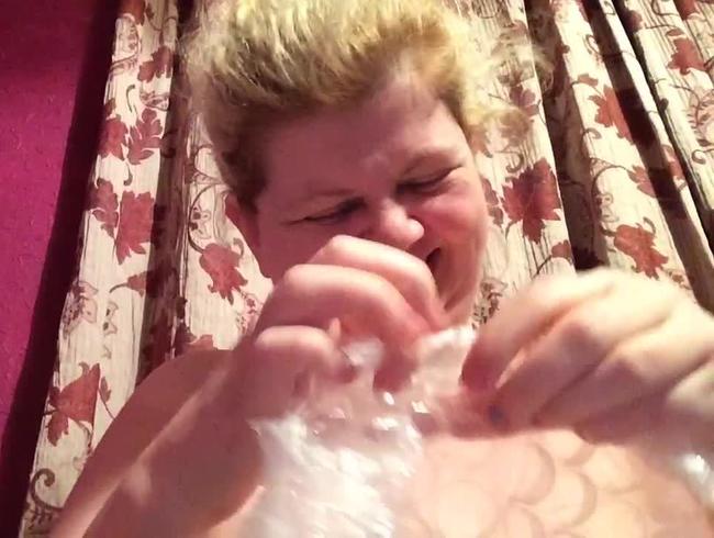 Arikajira Bubble wrap crush stomp pop fetish BBW