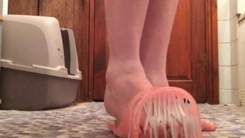 Arikajira Foot Fetish Feet Scrubber Clean Piggies