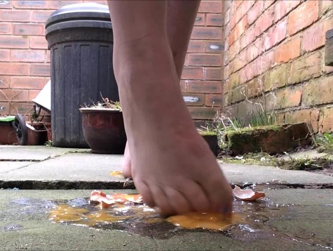 CRUSH Eggs Smash Foot Splosh Fetish BBW