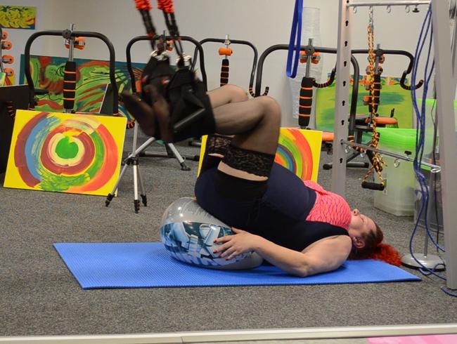 Exercise on beachball with backside !