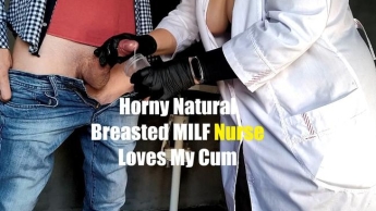 Geile MILF-Krankenschwester mit natürlichen Brüsten liebt mein Sperma
