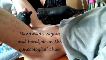 Handgemachte Vagina und Handjob auf dem gynäkologischen Stuhl