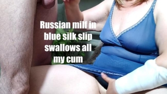 Russische Milf in blauem Seidenslip schluckt mein ganzes Sperma