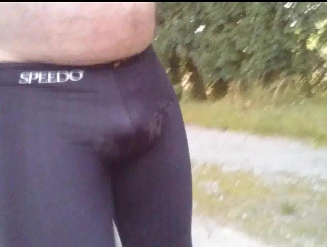 Speedo Outdoor: Ausziehen am Kanal ** Badehose **