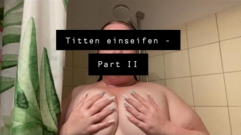 Titten einseifen