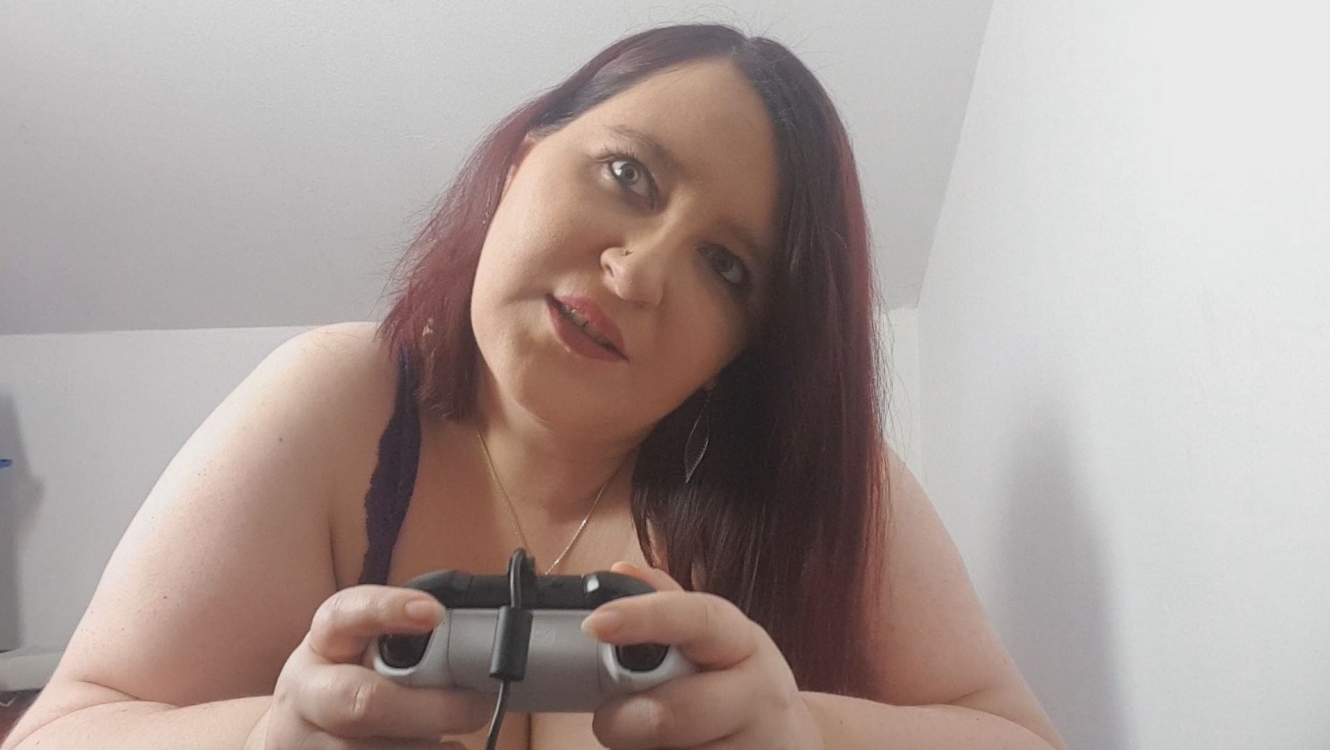 GAMER GIRL LEA – Zocken oder Masturbieren?!