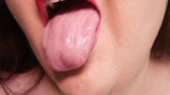 Die Schönheit der subtilen Nuancen der Zunge – (kein Reden)