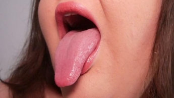 Die Zunge und ihre bezaubernde Ästhetik – (kein Reden)