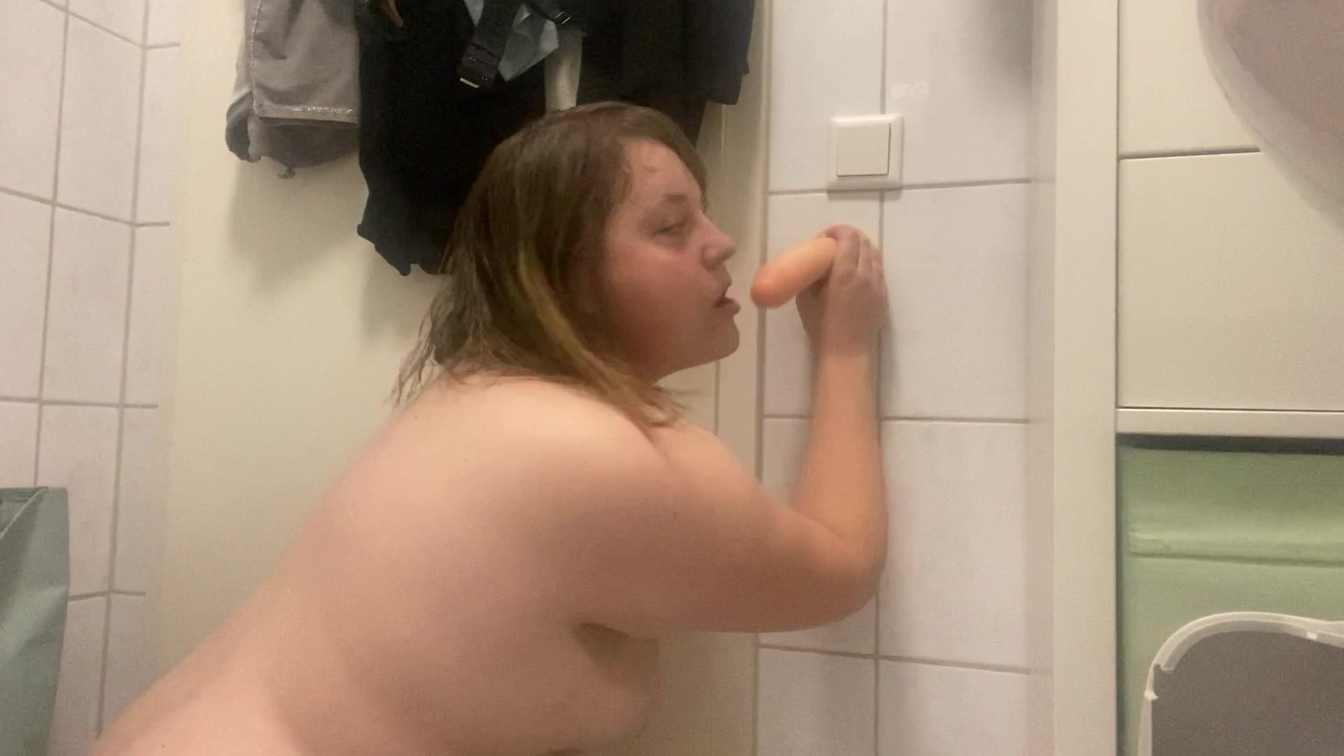 Blowjob an der Wand