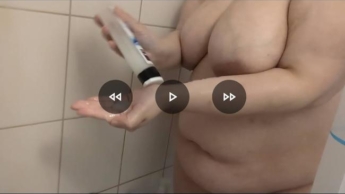 Userwunsch: Duschen mit ausziehen und Orgasmus
