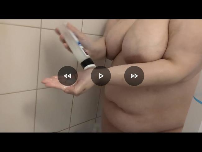 Userwunsch: Duschen mit ausziehen und Orgasmus