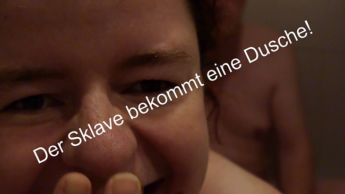 Der Sklave bekommt eine Dusche von Herrin Sanne!!!